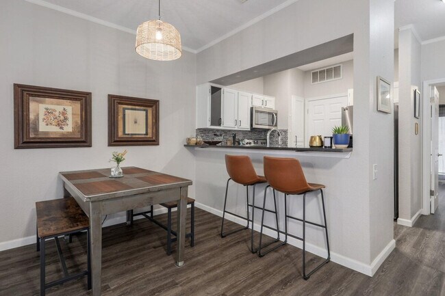 802 S 1st St Austin, TX 78704 photo 4