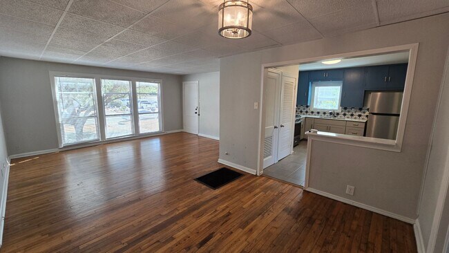 237 Senisa Dr San Antonio, TX 78228 photo 5