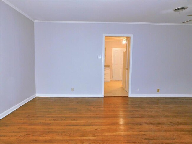 805 Emery Street, Denton, TX 76201 photo 5