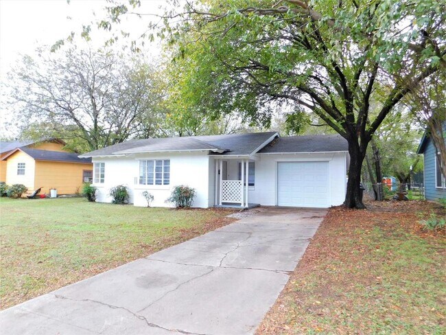 805 Emery Street, Denton, TX 76201 photo 2