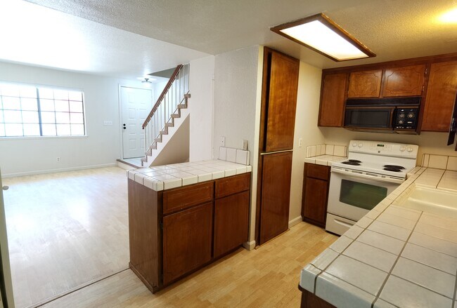 396 S 11th St San Jose, CA 95112 photo 4