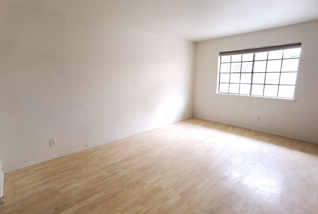 396 S 11th St San Jose, CA 95112 photo 3