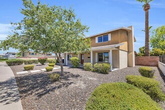 6 Bedrooms, 3 Bath, Pool CLOSE TO ASU (Rural  Broadway) photo 3
