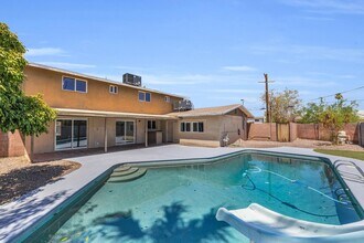 6 Bedrooms, 3 Bath, Pool CLOSE TO ASU (Rural  Broadway) photo 5