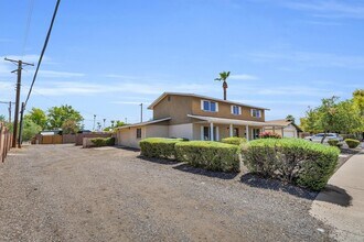 6 Bedrooms, 3 Bath, Pool CLOSE TO ASU (Rural  Broadway) photo 2