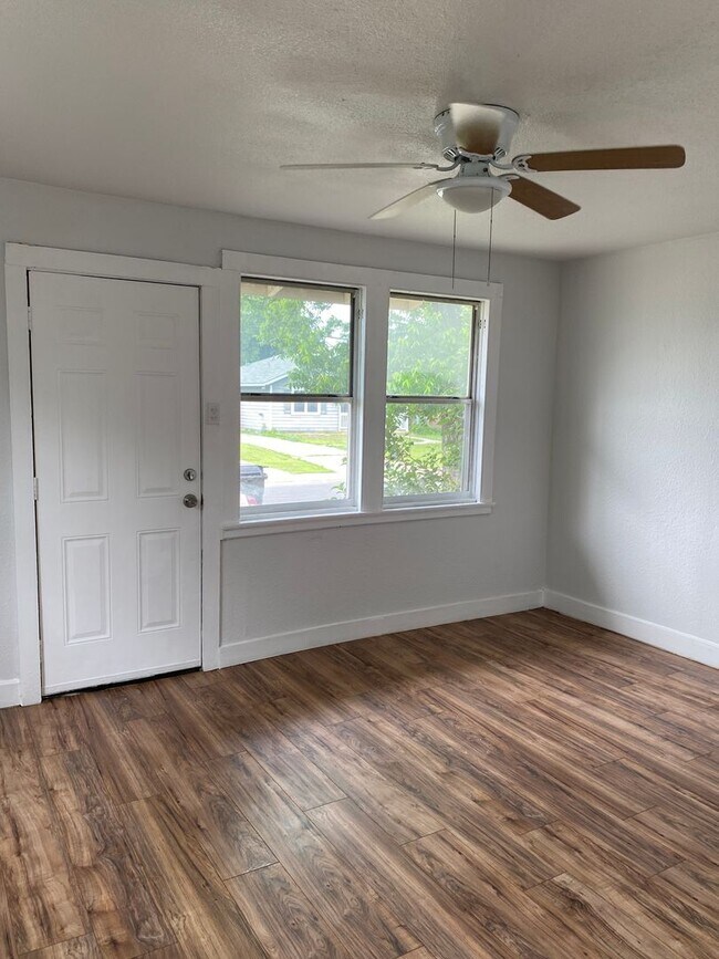 2310 Jupiter St San Antonio, TX 78226 photo 3