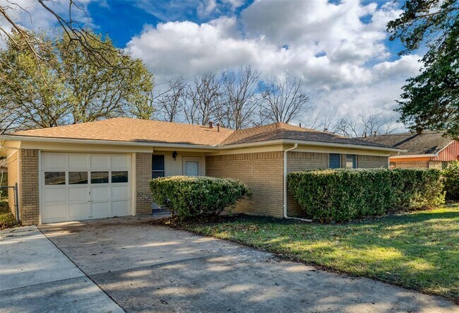 502 Brown Street, Waxahachie, TX 75165 photo 2