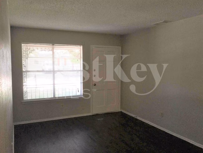 14807 Marsha Drive, Balch Springs, TX 75180 photo 2