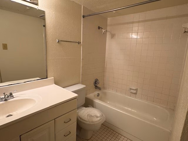 9101 Country Creek St Houston, TX 77036 photo 2