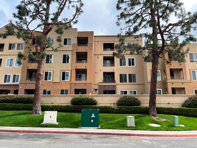 8889 Caminito Plz San Diego, CA 92122 photo 3