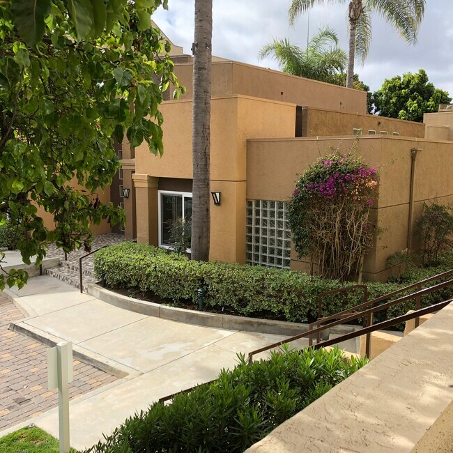 8889 Caminito Plz San Diego, CA 92122 photo 5