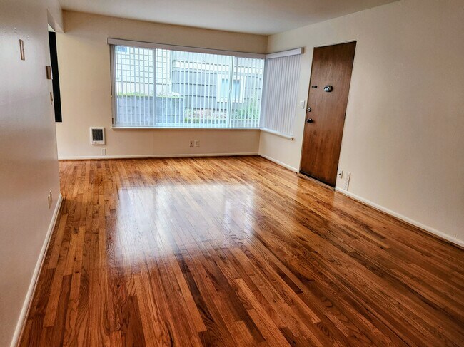 5301 Ravenna Ave NE Seattle, WA 98105 photo 4