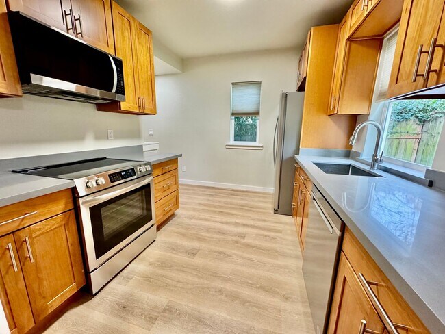 6522 48th Ave S Seattle, WA 98118 photo 2