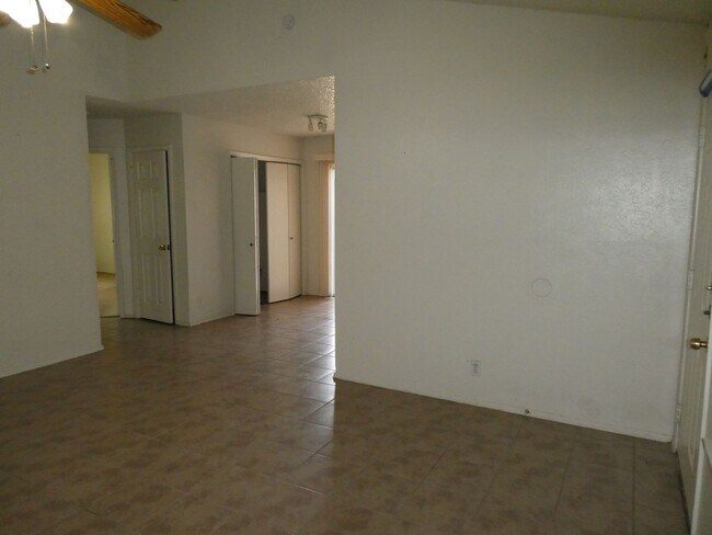 8705 Pineridge Dr Austin, TX 78729 photo 5