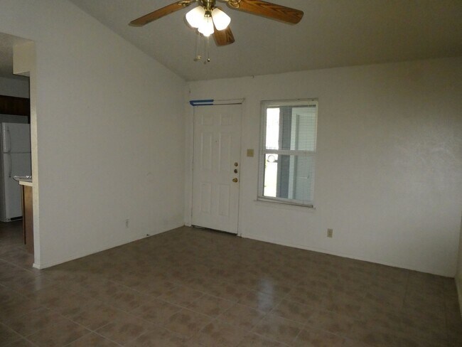 8705 Pineridge Dr Austin, TX 78729 photo 3