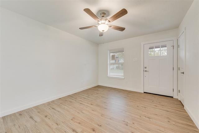 3853 Commonwealth Dr Garland, TX 75043 photo 3