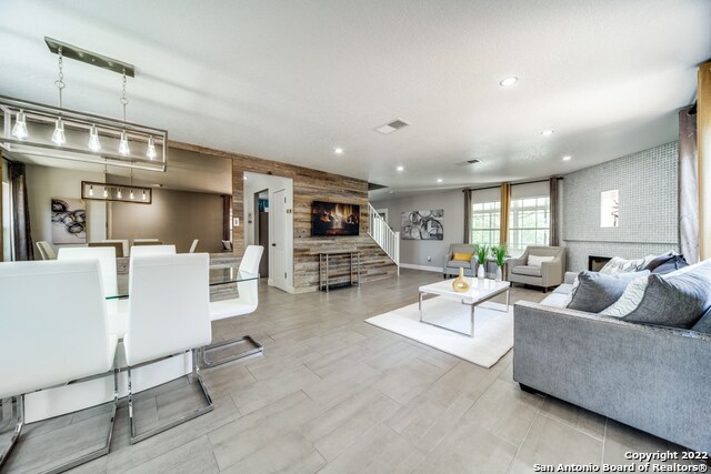 9759 Bronson Creek San Antonio, TX 78251 photo 5