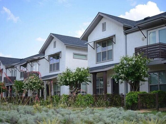 6740 Davidson St The Colony, TX 75056 photo 2