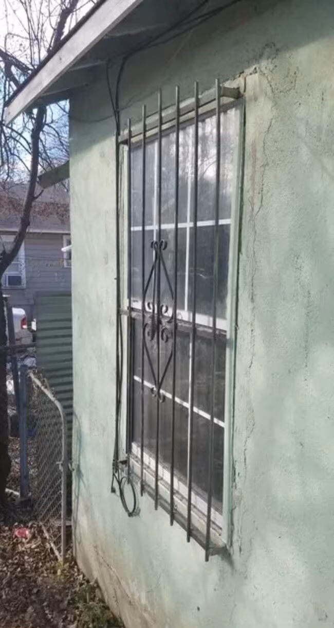 1105 Rivas St San Antonio, TX 78207 photo 3