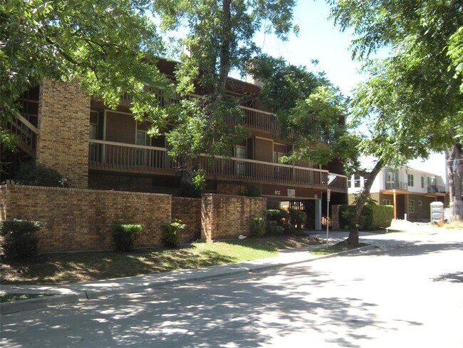 612 Park Pl Austin, TX 78705 photo 2