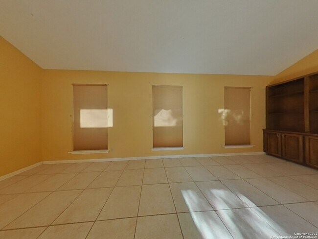 8823 Wellesley Manor Dr San Antonio, TX 78240 photo 2