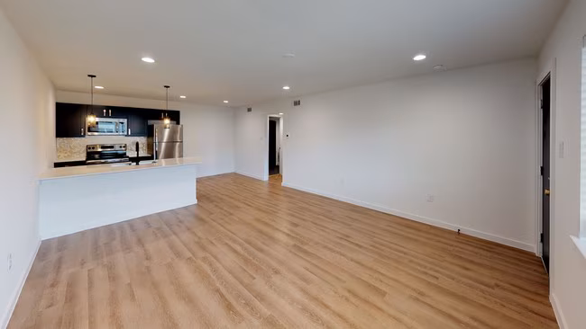 Live Oak Manor photo 2