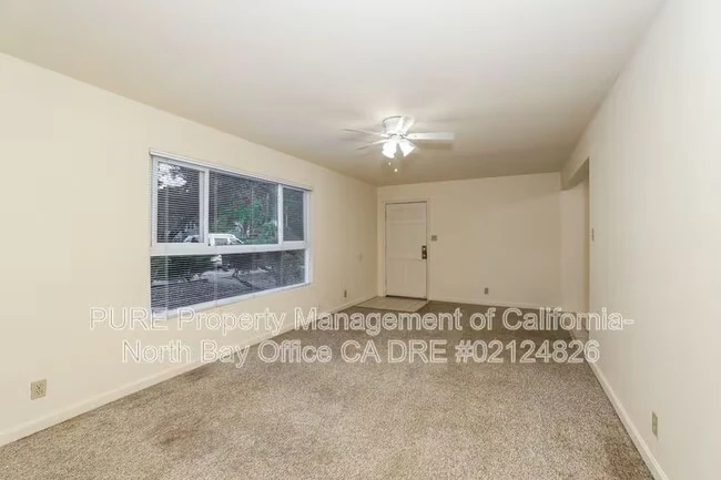 327 N Main St Cloverdale, CA 95425 photo 2