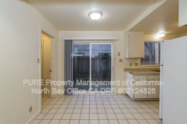 327 N Main St Cloverdale, CA 95425 photo 3