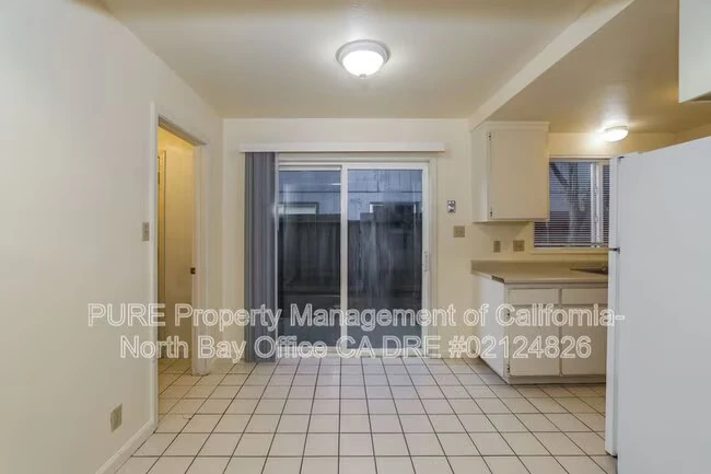 327 N Main St Cloverdale, CA 95425 photo 3