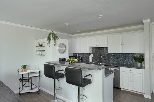 3050 Rue D’Orleans San Diego, CA 92110 photo 3