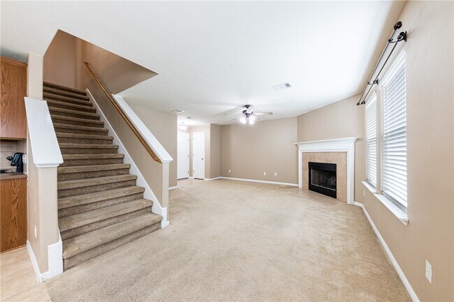 438 Blackman Tr Hutto, TX 78634 photo 3