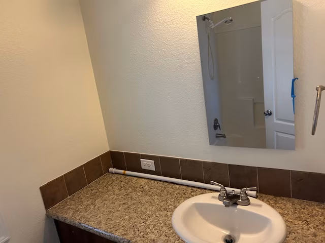 2211 Ashberry Ave New Braunfels, TX 78130 photo 4
