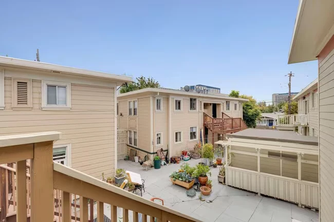 3818 Opal St Oakland, CA 94609 photo 5