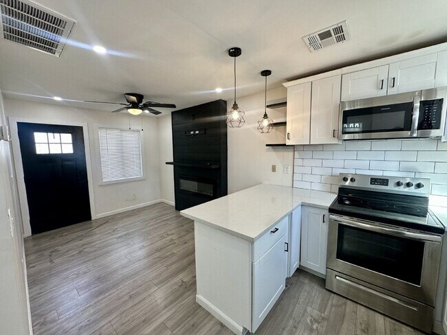 1447 E Mountain View Rd Phoenix, AZ 85020 photo 5