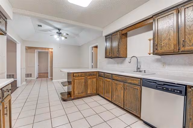 821 Hillside Dr Cedar Hill, TX 75104 photo 5