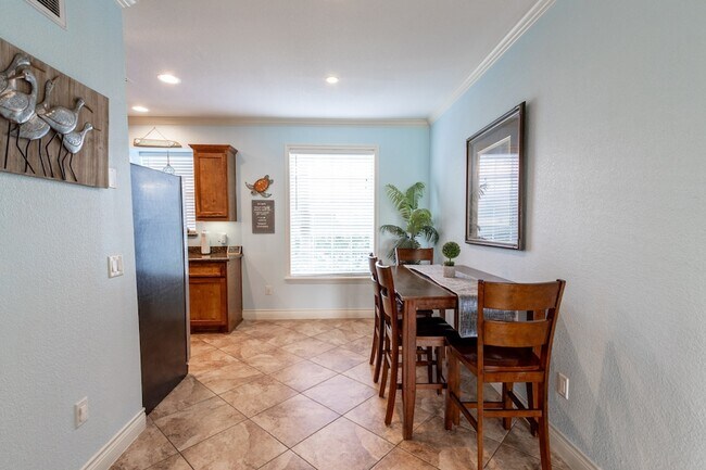 7000 Seawall Blvd Galveston, TX 77551 photo 2