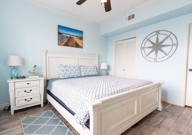 7000 Seawall Blvd Galveston, TX 77551 photo 4
