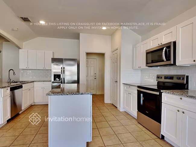 1000 Fox Willow Court, Burleson, TX 76028 photo 4