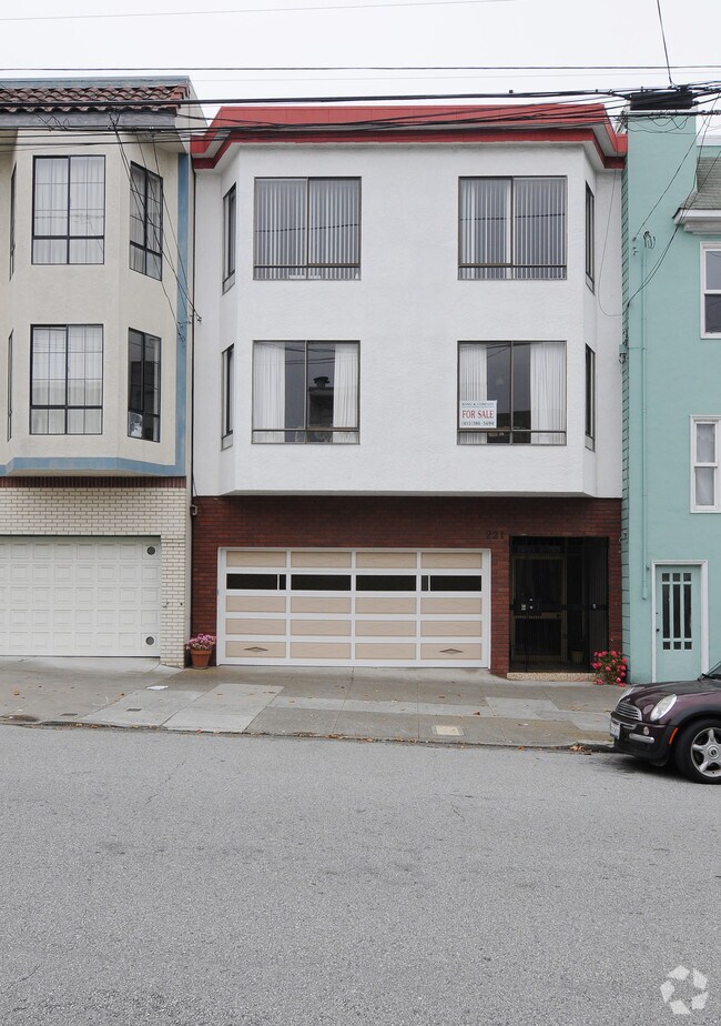 229 19th Avenue Apartments photo 3
