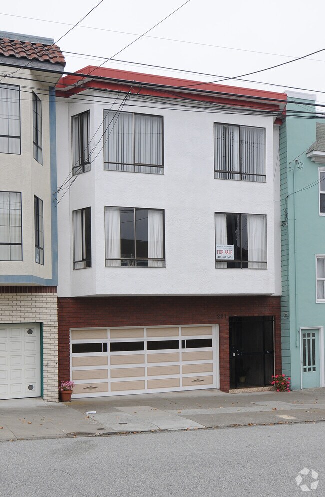 229 19th Avenue Apartments photo 2