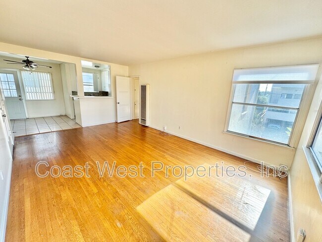 1029 Loring St photo 5