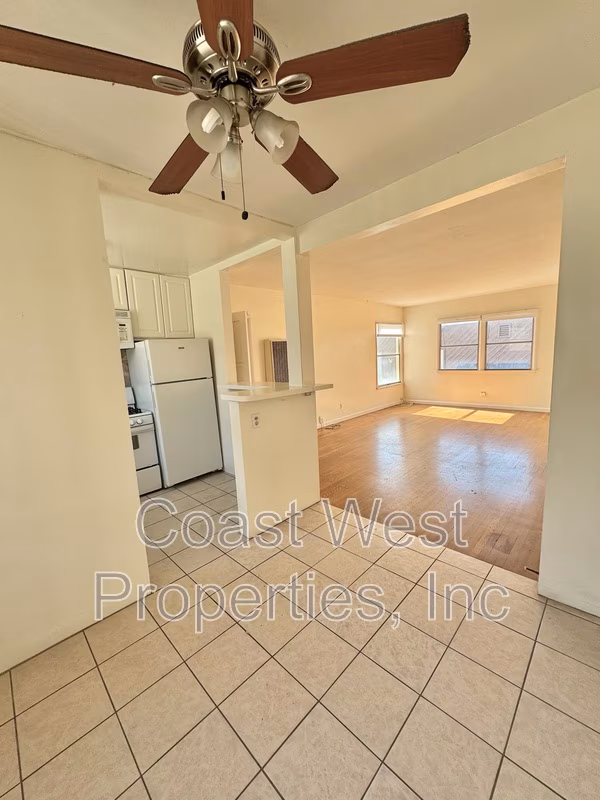 1029 Loring St photo 3