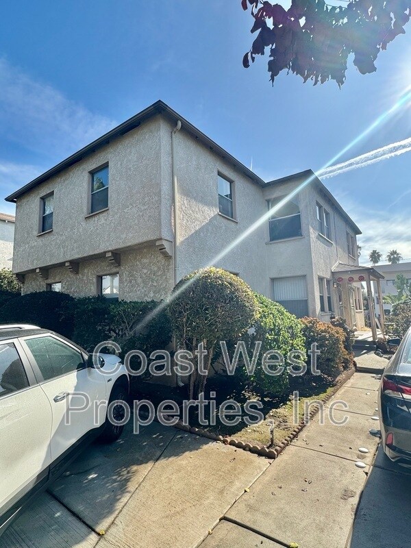 1029 Loring St photo 4