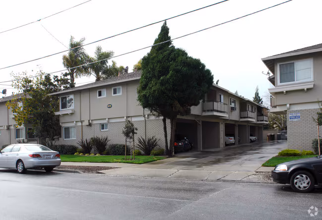 119 - 908-914 Rich Ave photo 3