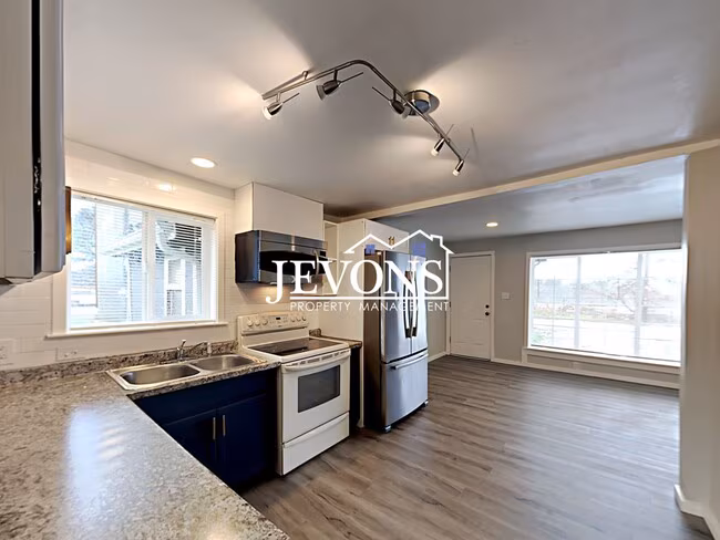 3303 S Ainsworth Ave Tacoma, WA 98418 photo 3