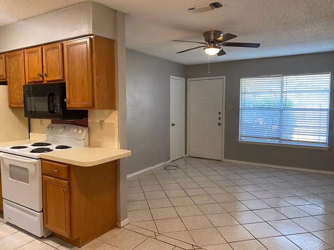 7774 Skolout St San Antonio, TX 78227 photo 5