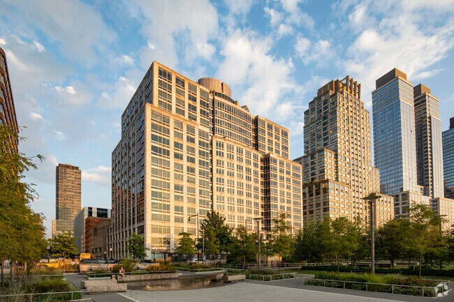 120 Riverside Boulevard photo 4