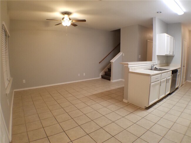 6702 Cannonleague Dr Austin, TX 78745 photo 3