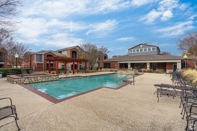 1350 Skyline Rd Grand Prairie, TX 75051 photo 3