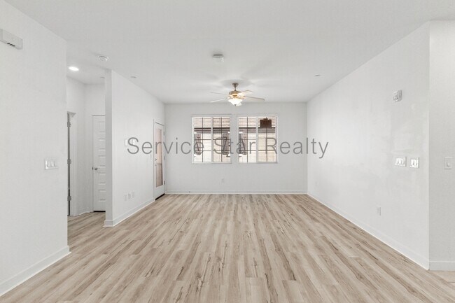 2740 S Equestrian Dr photo 4